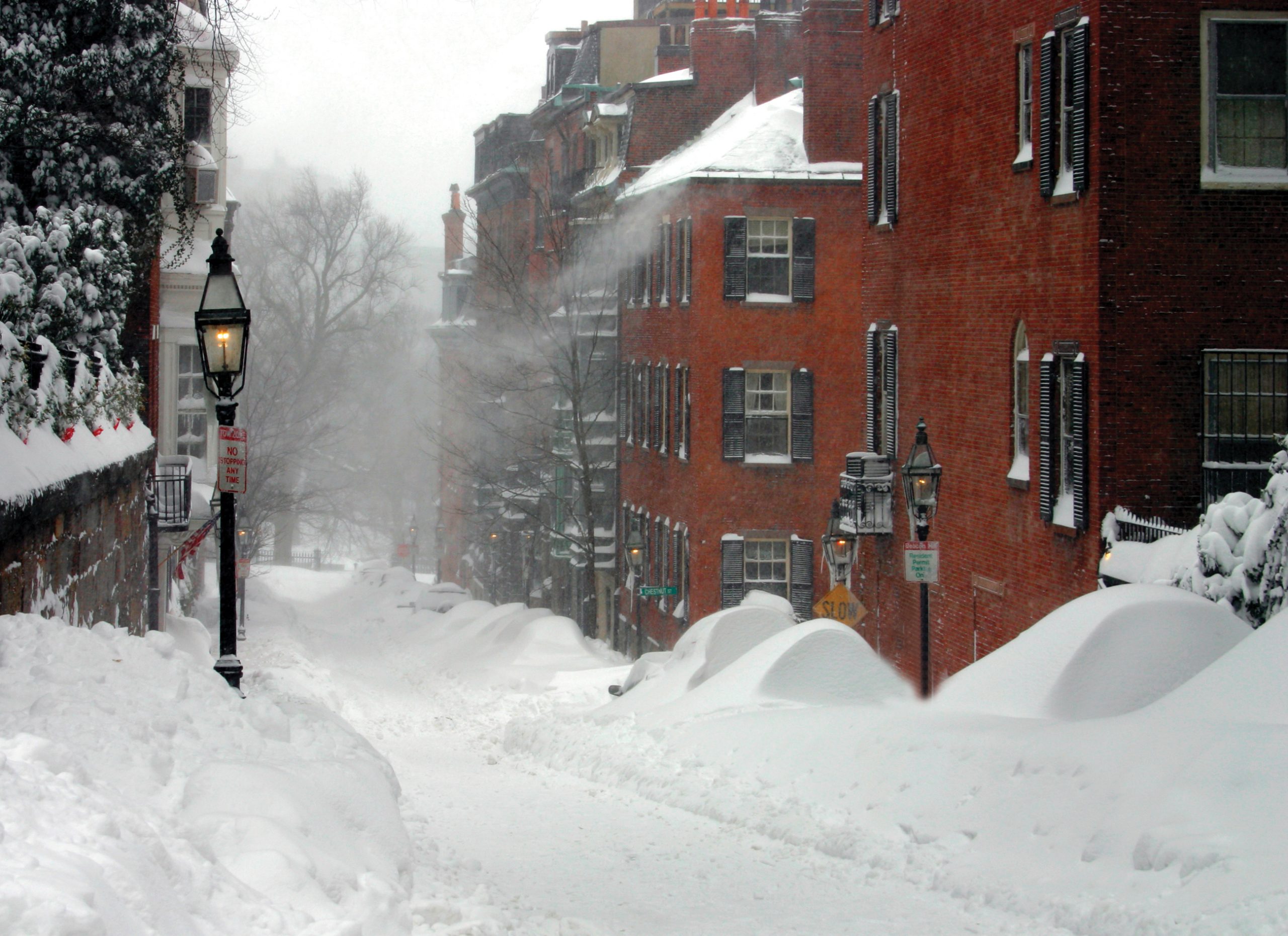 积雪的波士顿街：极地漩涡更加困难，准备加热区域。现在开始。